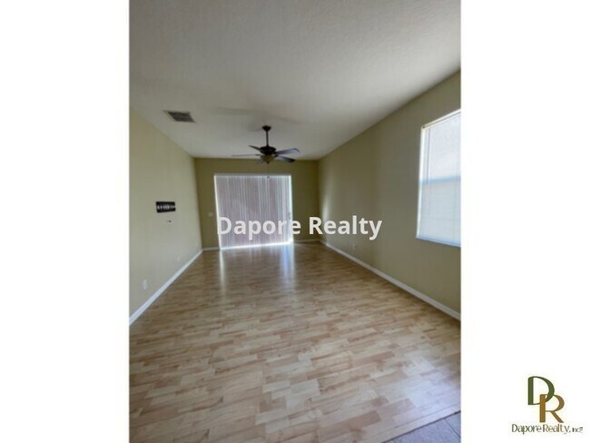 Building Photo - Lots to Offer in this 4 Bedroom, 2 Bath Ho...