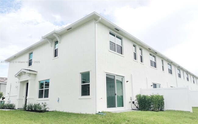 Foto del edificio - 400 SE Crossoak Ln