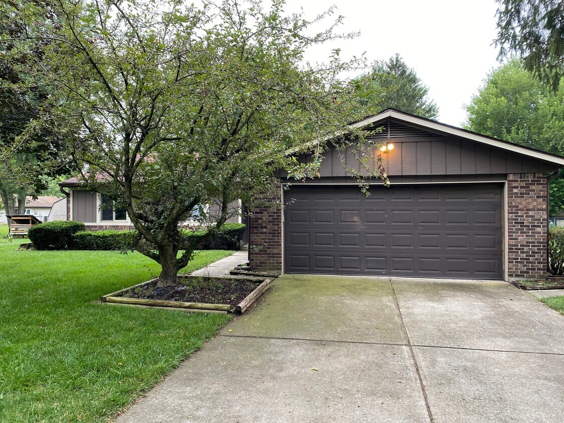 7838 Wedgefield Dr, Indianapolis, IN 46217 House Rental in
