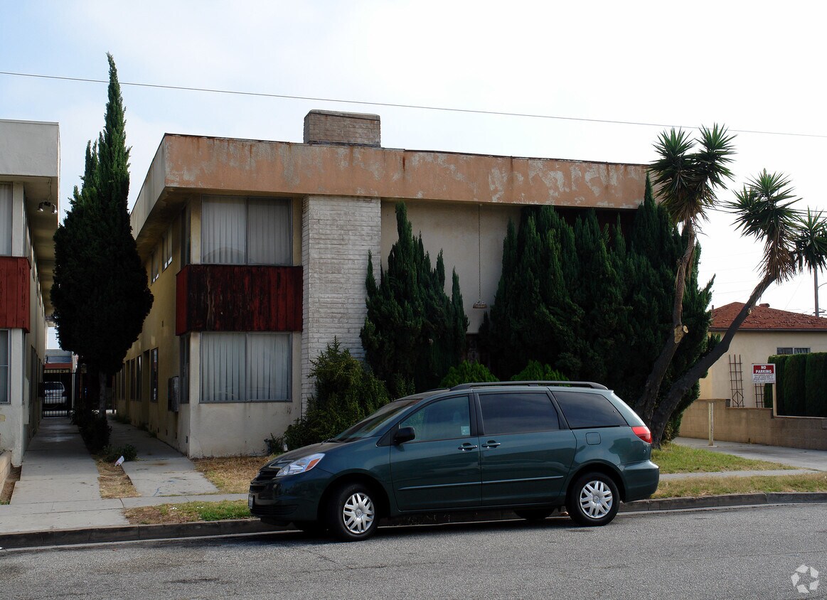 Building Photo - 4021 W 134th St