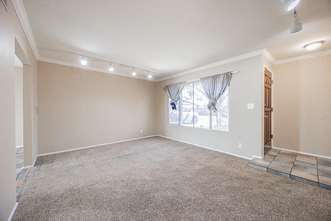 Building Photo - 2812 S Cottonwood Dr