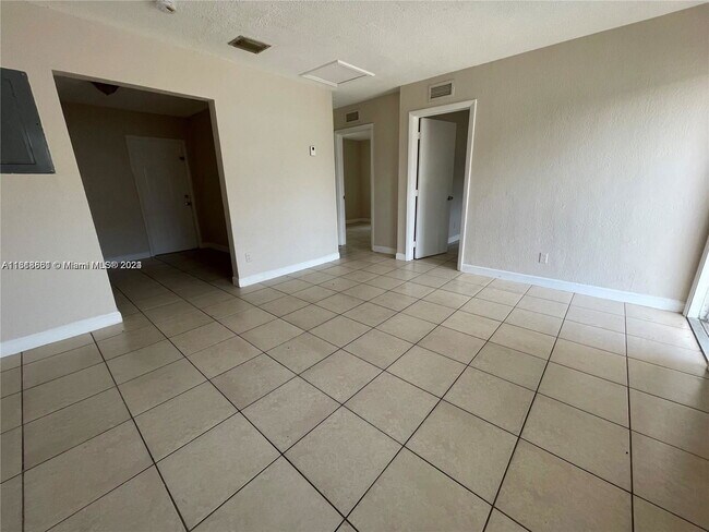 Foto del edificio - 534 NW 23rd Ave