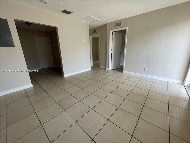 Building Photo - 534 NW 23rd Ave