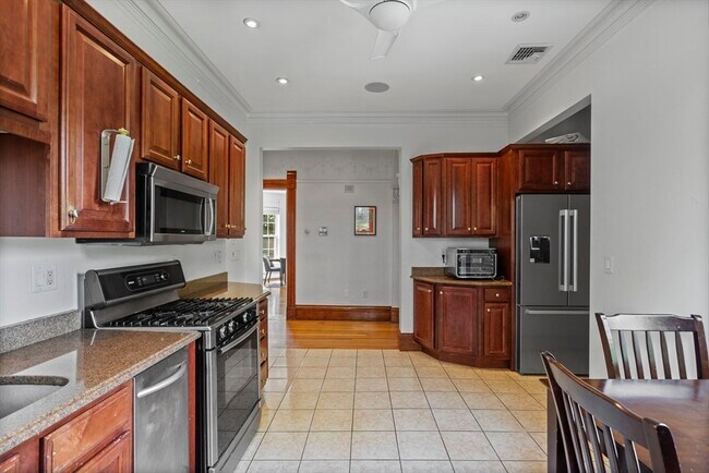 Building Photo - 9 Farquhar Rd