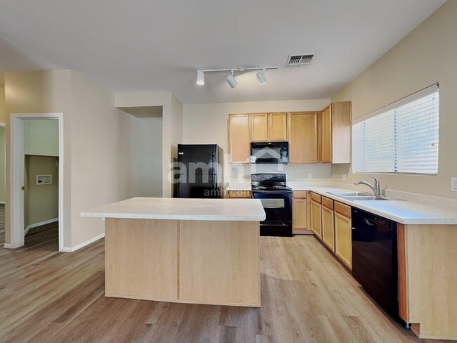 Foto del edificio - 9376 N Grasshopper Dr