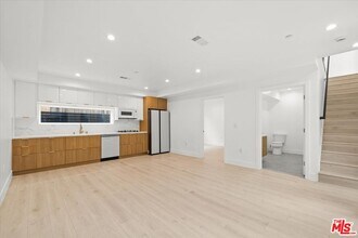 Building Photo - 4922 S Centinela Ave