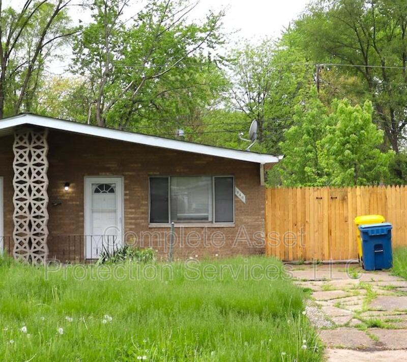 Primary Photo - 940 N Wood St