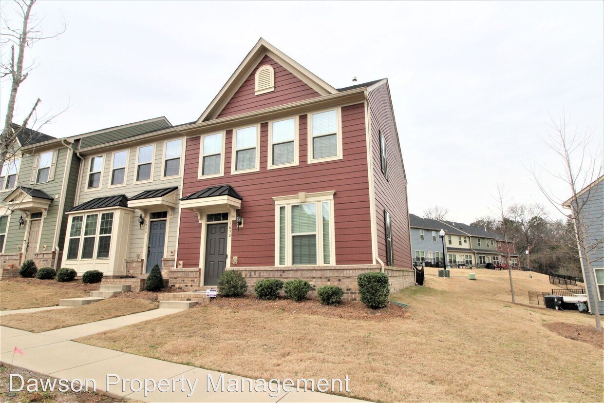 3 br, 2.5 bath House 1650 Fleetwood Drive House Rental in Charlotte, NC
