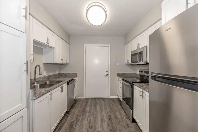 Foto del edificio - 7913 N Harwood Rd