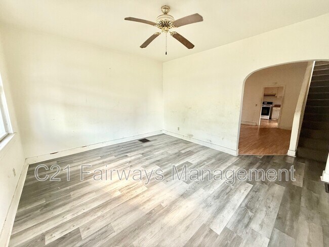 Foto del edificio - 726 Waddell Ave