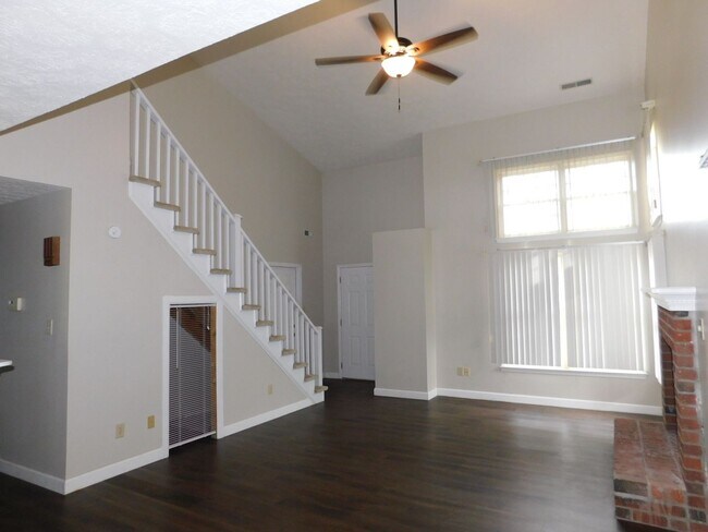 Building Photo - Located in the Heart of Havelock!