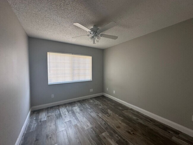 Building Photo - REMODEL 3 BEDROOM HOUSE