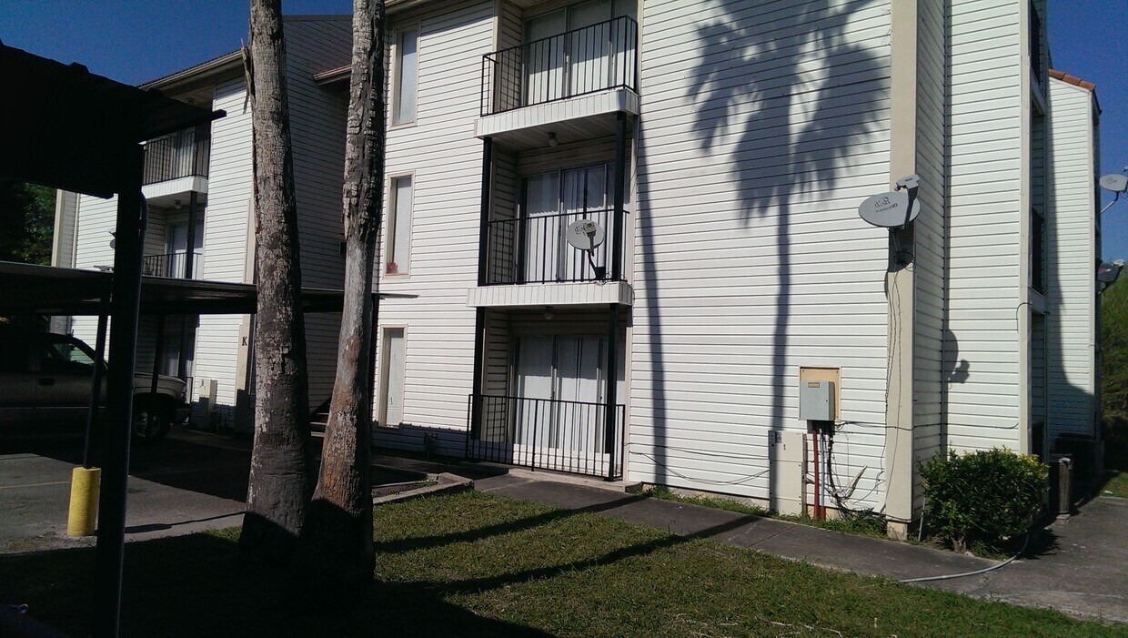 Primary Photo - 1325 S 77 Sunshine Strip