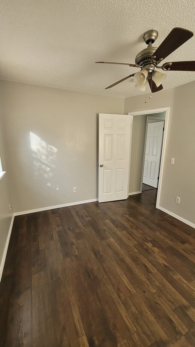Building Photo - 1804 Michell Dr