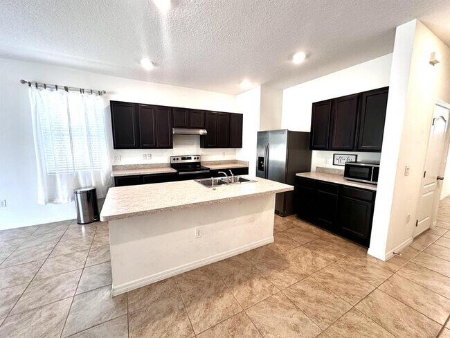 Building Photo - 370 Feltrim Reserve Blvd