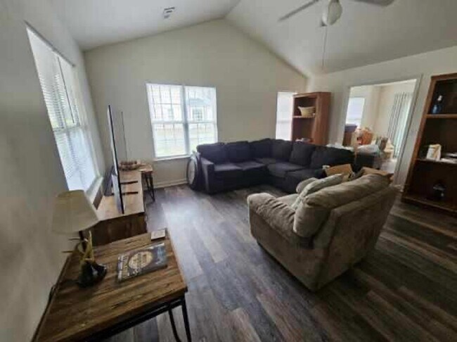 Foto del edificio - Charming, centrally located, 3 Bed 2 Bath ...