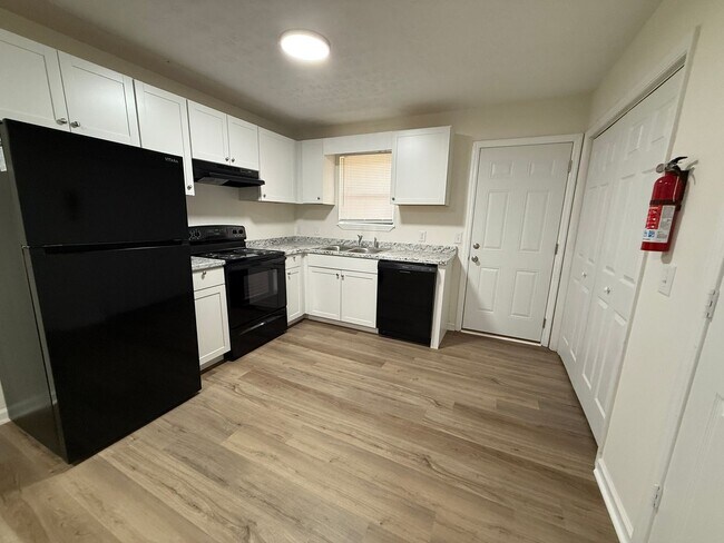 Foto del edificio - 160/162 W. Paces Dr