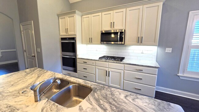 Building Photo - 30 Birkdale Dr