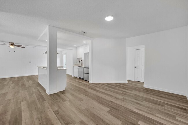 Foto del edificio - 713 Langston Ct