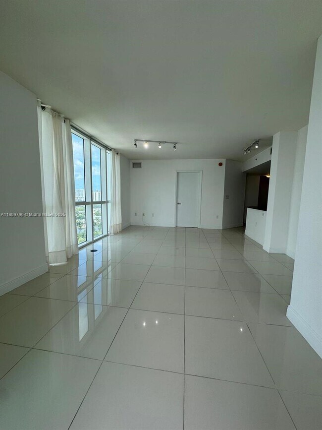 Foto del edificio - 1871 NW S River Dr