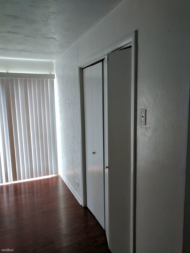 Foto del edificio - 15025 Dobson Ave
