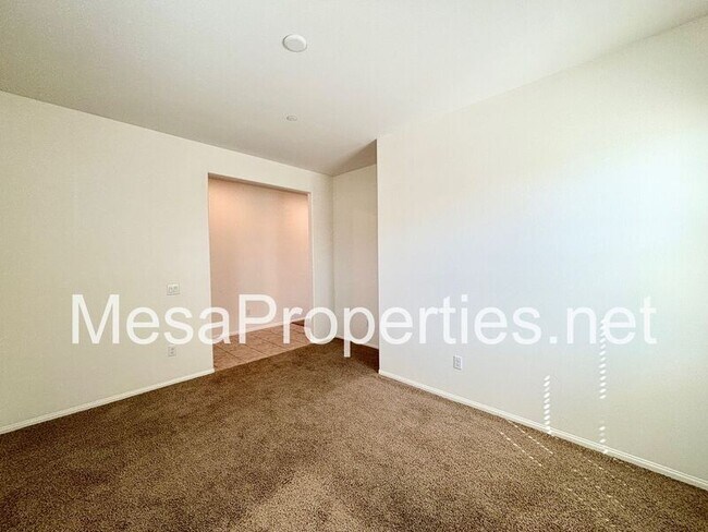 Foto del edificio - 14311 Bear Valley Rd