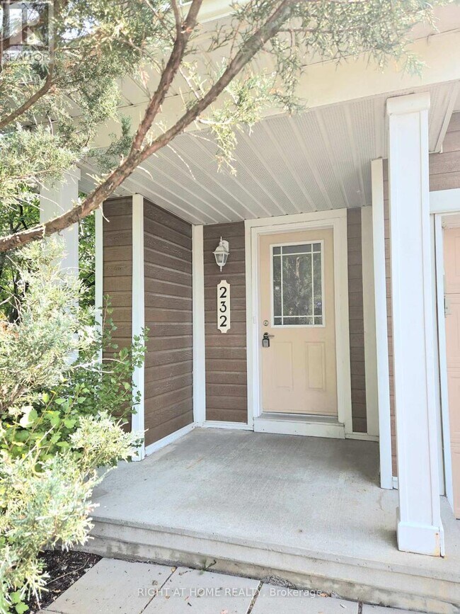 Building Photo - 232 Meadowbreeze Dr
