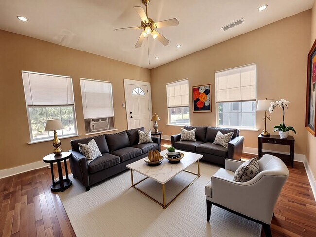 Foto del edificio - AMAZING!! 1 Bedroom 1 Bathroom Duplex In Highland Park!