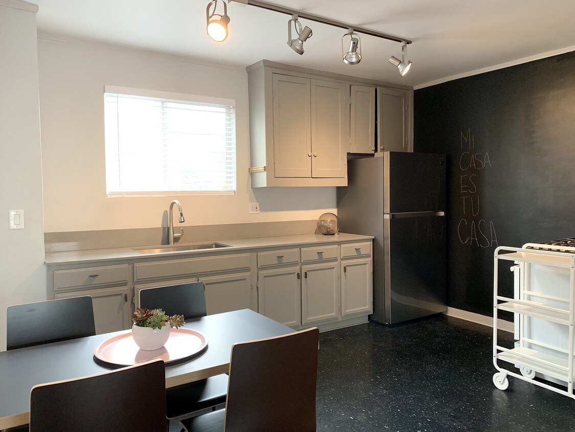Foto principal - 4221 Gateway Ave