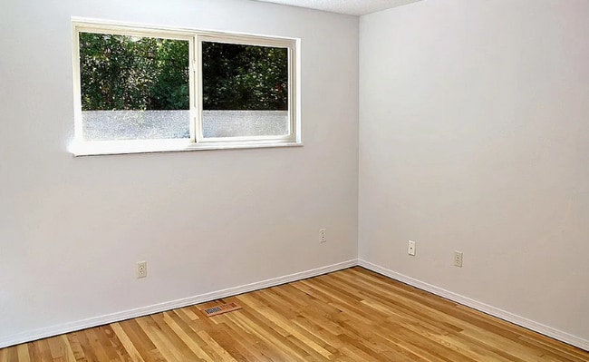 Building Photo - 1308 Dayton Ave NE