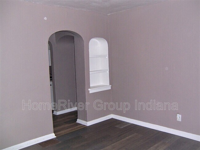 Building Photo - 2351 Lasalle St