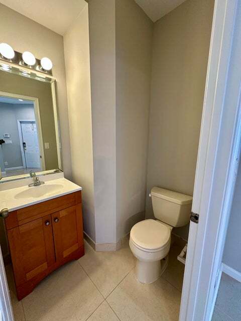 Building Photo - 20971 Via Azalea