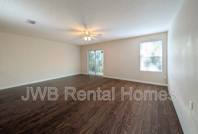 Foto del edificio - 7141 Timmerman Ln