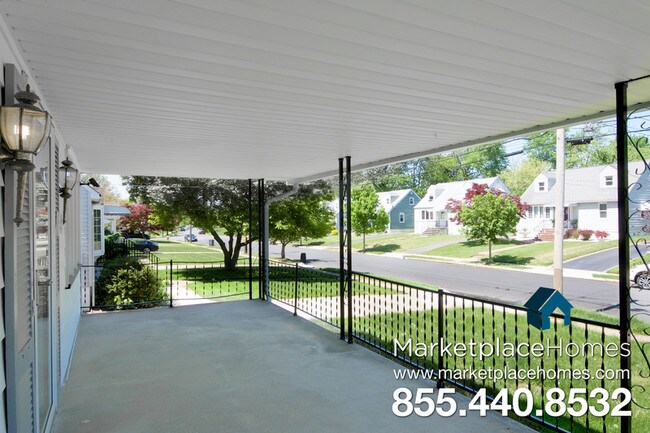 Foto del edificio - 221 Elmore Ave