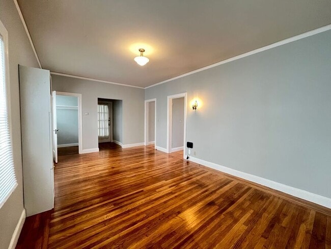 Foto del edificio - 6050 Monroe Ave