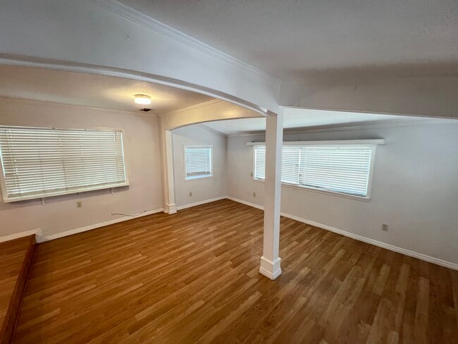 Building Photo - 314 3rd Ave SW