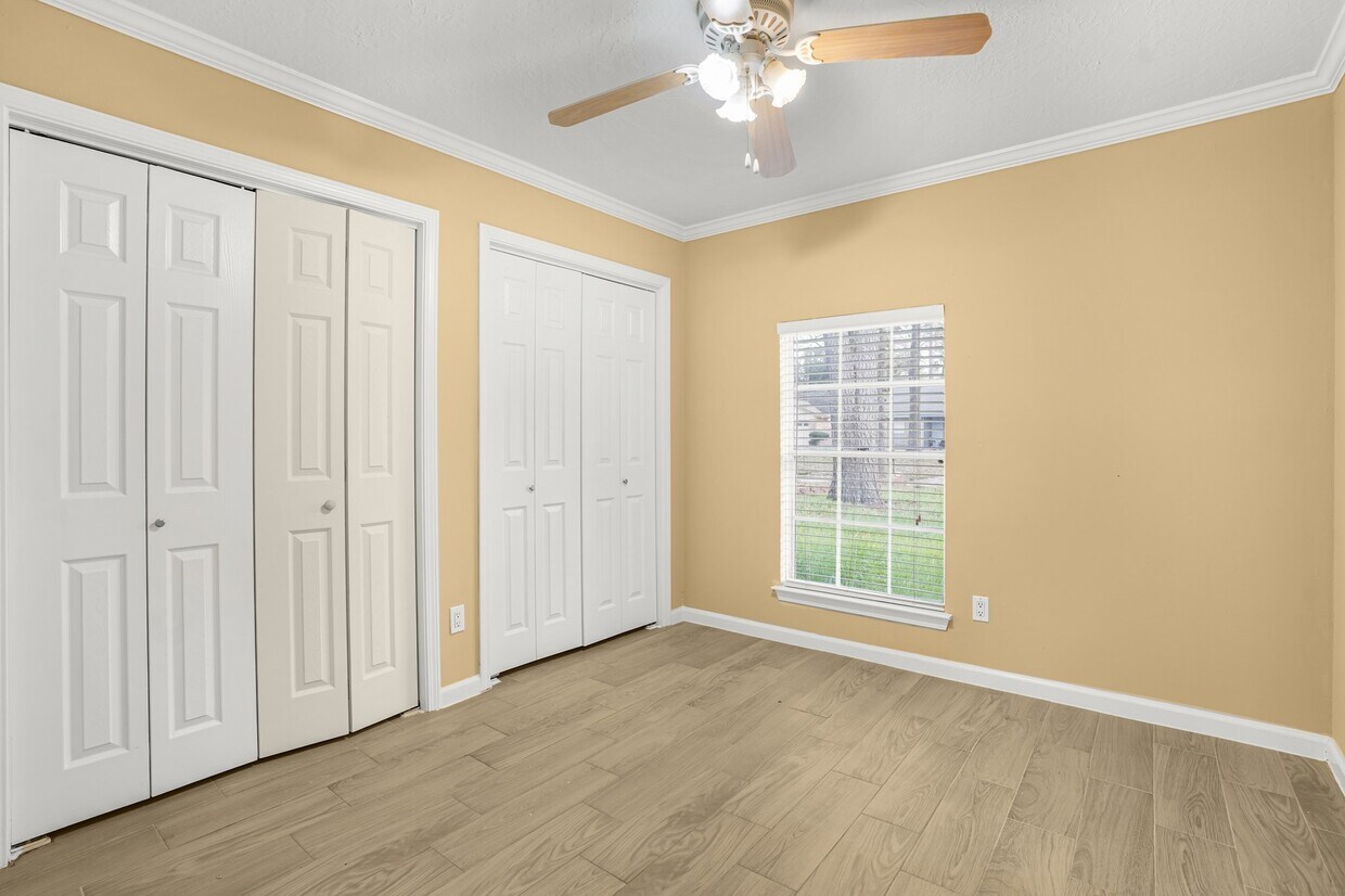 Foto del edificio - 3303 Glen Spring Dr