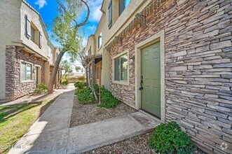 Building Photo - 2419 W Vista Ave