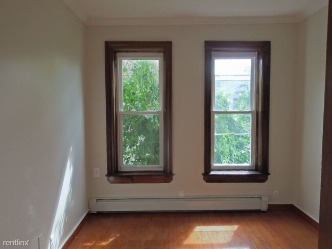 Foto del edificio - 2 br, 1 bath  - 581 Bradford St