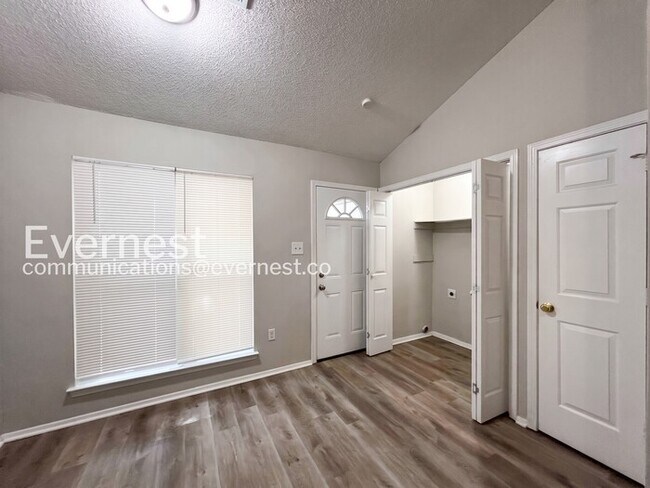Building Photo - 3-Bed/2-Bath Home/ Pet Friendly/ Available Soon!