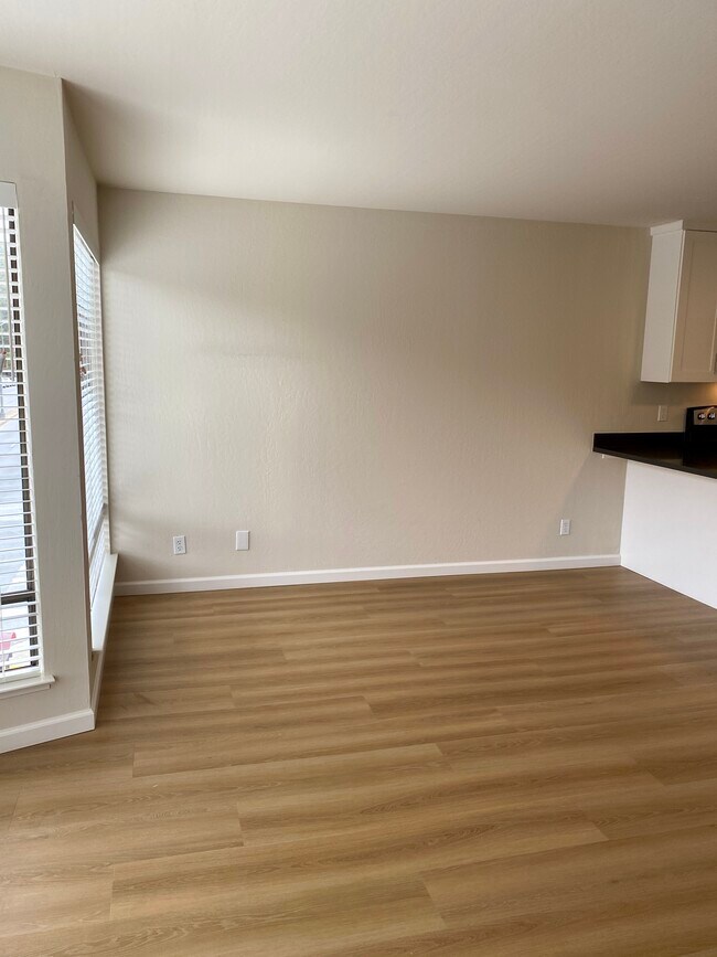 Building Photo - 1601 Lincoln Way