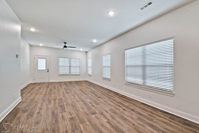 Building Photo - 247 Turnberry Ct