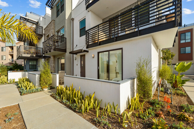 Front of home - corner unit - 1554 Vista del Mar Way