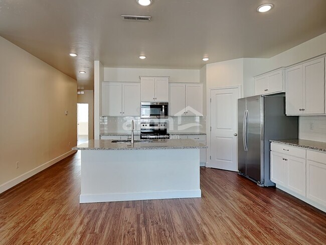 Building Photo - 5124 W Milliron Dr