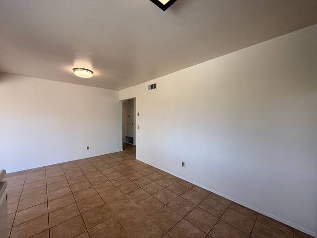 Building Photo - Beautiful 3B/2BA House in Mira Mesa!