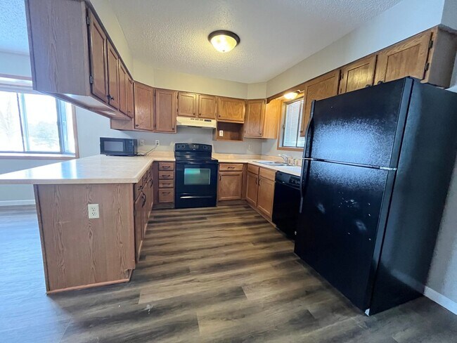 Foto del edificio - Spacious End Unit 2 Bed/1 Bath Townhome!