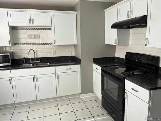 Building Photo - 2164 Hemlock Dr
