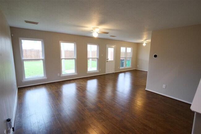 Foto del edificio - 6726 Windy River Ln