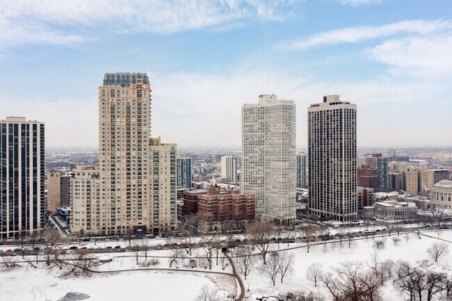 Foto del edificio - Lakeview Condominium Association