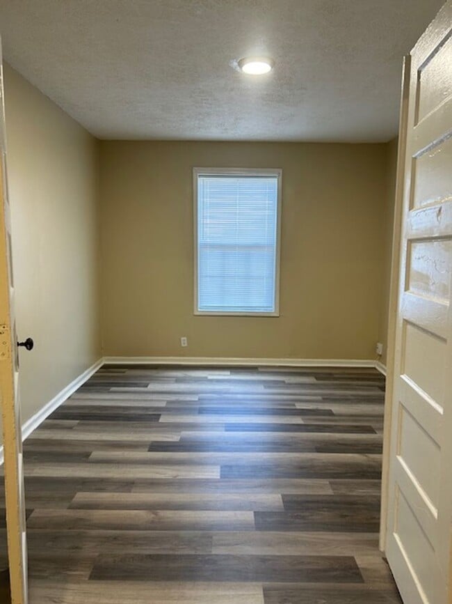 Building Photo - 820-822 HUFFMAN